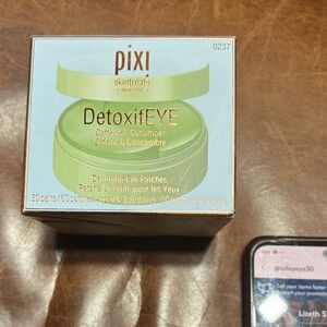 Pixi DetoxifEYE Caffeine & Cucumber Eye Patches - Mint Green